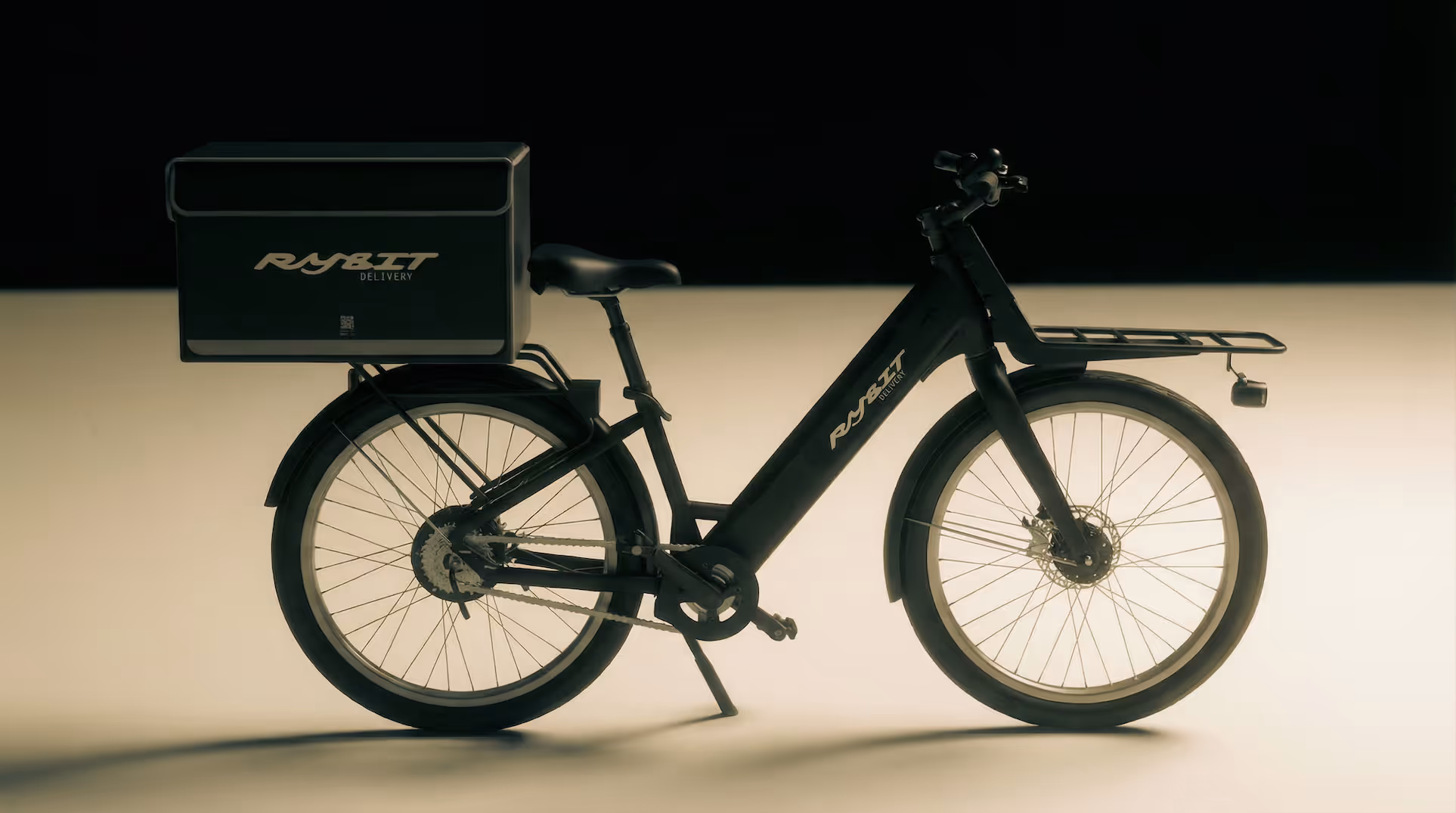 Delivery Dark e-bike from the front
