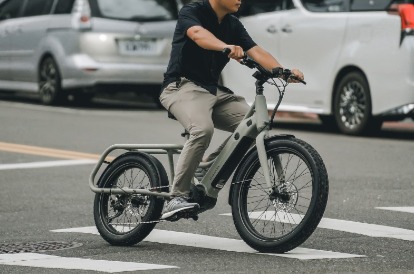 CG135 in city traffic